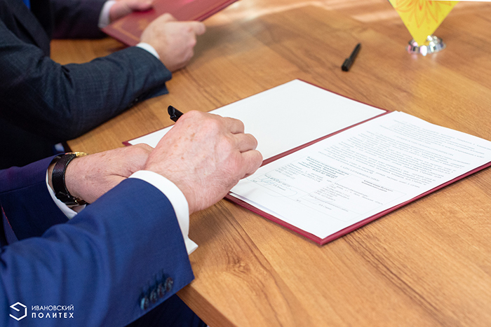 Подписали трехсторонний договор о сотрудничестве между Министерством образования Северной Осетии, Московским физико-техническим институтом и СКГМИ